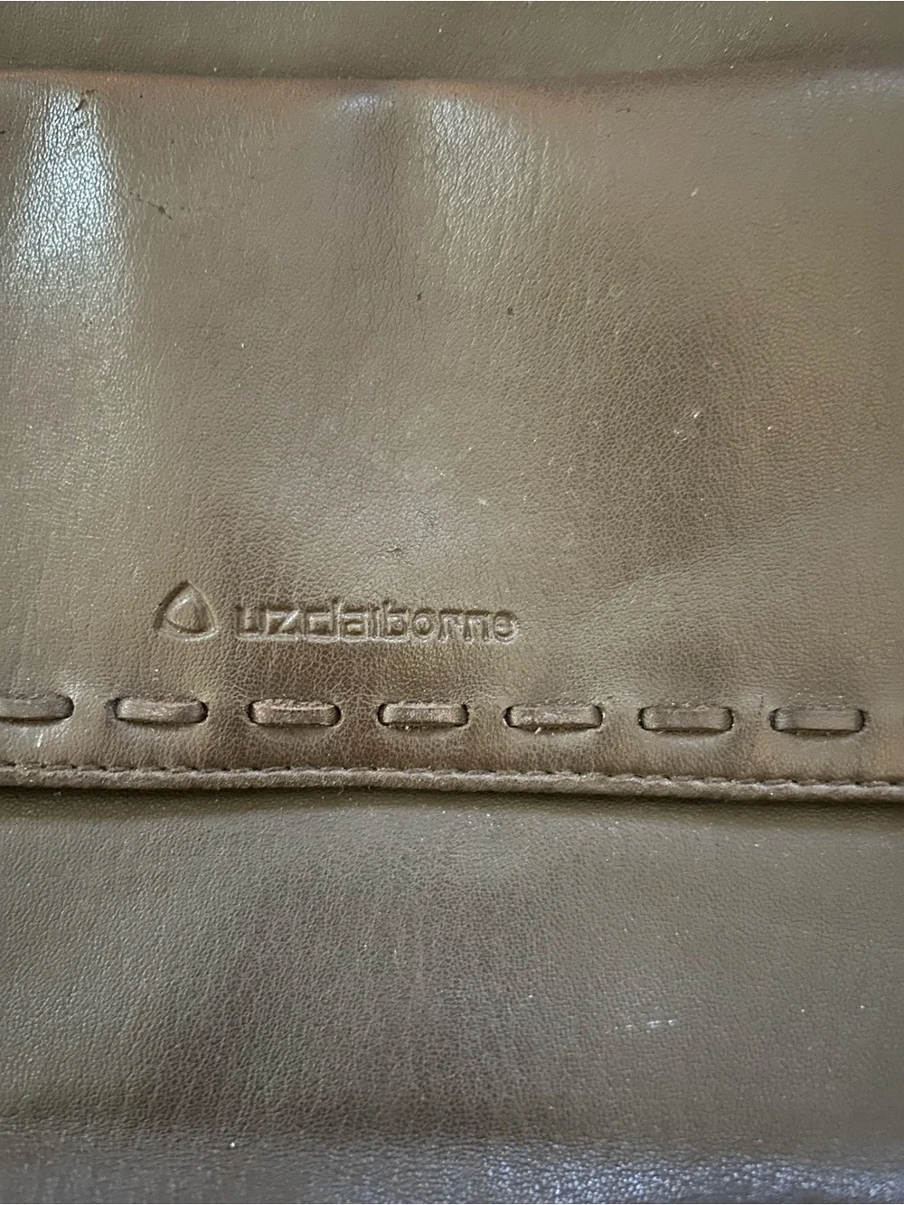 Liz Claiborne brown shoulder / crossbody purse w/ adjustable strap & pockets.
